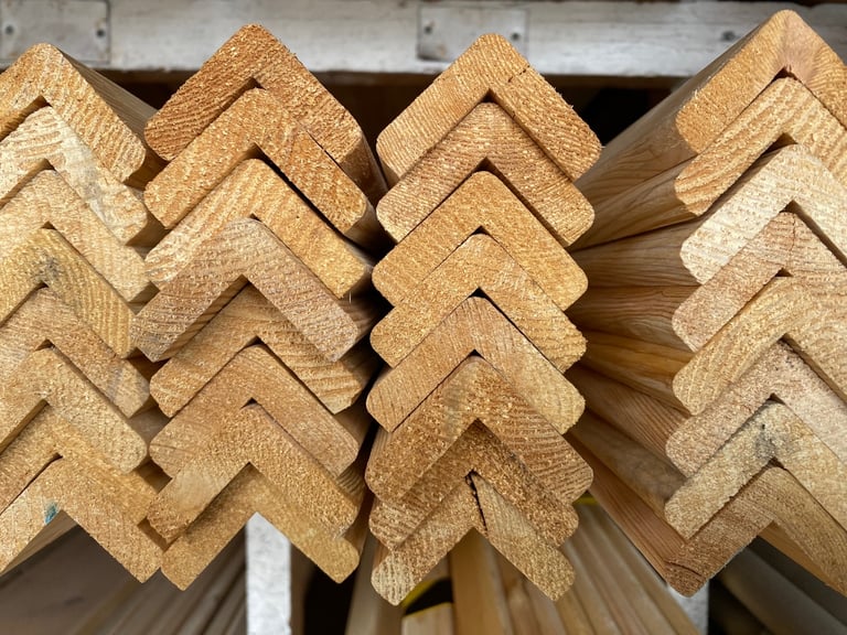 Angle corners timber 