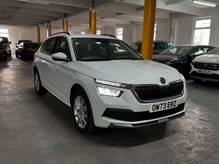 One Owner | Rear parking sensors| Apple Car play