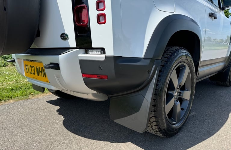 2023 Land Rover Defender 90 3.0 D250 MHEV Hard Top Fuji White - 14,825 Miles 