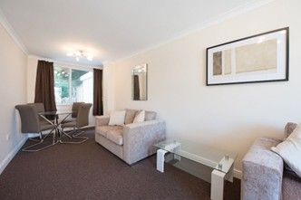 Modern 4 Bedroom House Close to Grays Town Centre