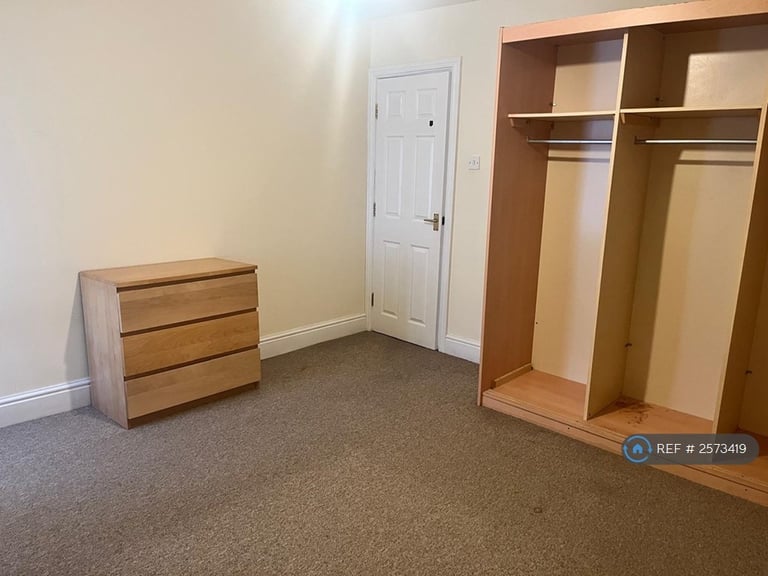 2 bedroom flat in High Street, Haverfordwest, SA61 (2 bed) (#2573419)