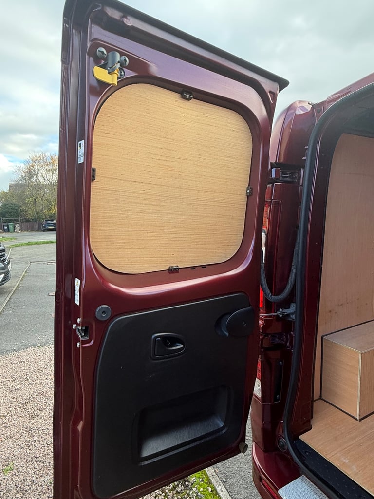 Renault Trucks Trafic , Exclusive Red edition Model 150 psi Automatic 