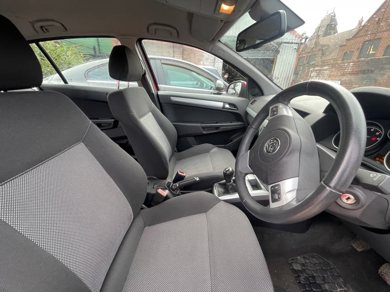 * 59 2010 VAUXHALL ASTRA 1.4L 5 DOOR + LONG MOT + IDEAL FIRST CAR + HPI CLEAR * 
