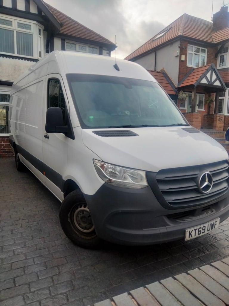 Man And Van Services Sandwell - House Removals, Student Moves, Furniture Movers 🚚