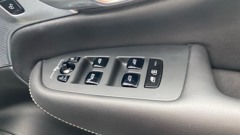 2024 Volvo XC90 2.0 T8 PHEV Ultra Dark 5dr AWD Geartronic Estate Estate Hybrid Automatic