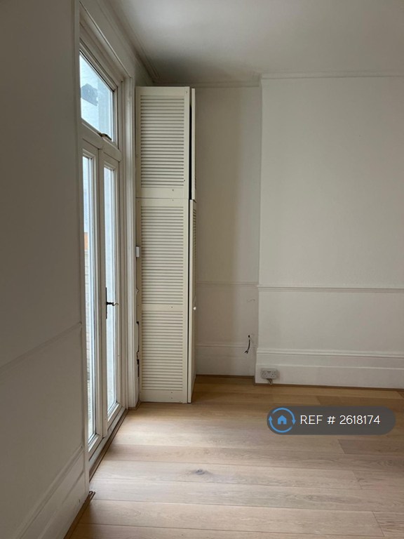 2 bedroom flat in Ballards Lane, London, N3 (2 bed) (#2618174)