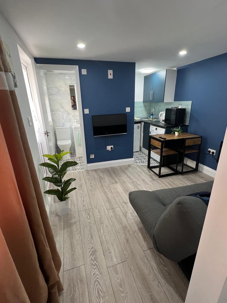 image for 1 bedroom flat in Studio /1 Bed to Let in E17 5PB – Â£1400