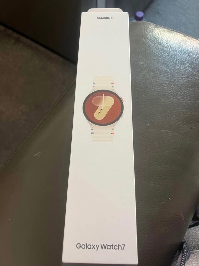 image for Samsung galaxy watch 7 WITH EXTRAS