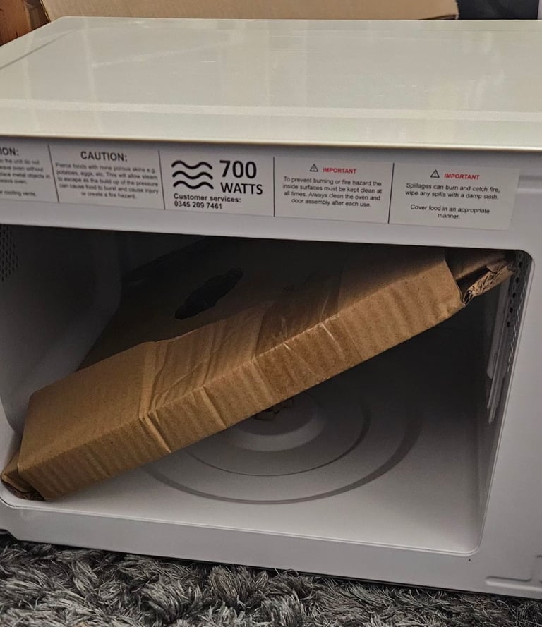 Russell Hobbs RHMM701C 17L 700w Cream Solo Manual Microwave with 5 Power Levels, Ringer & Timer,