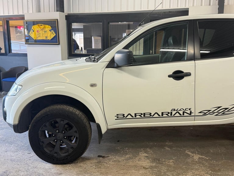 2012 Mitsubishi L200 2.5 DI-D Barbarian Black 4WD Euro 5 4dr (LB) PICK UP Diesel Manual