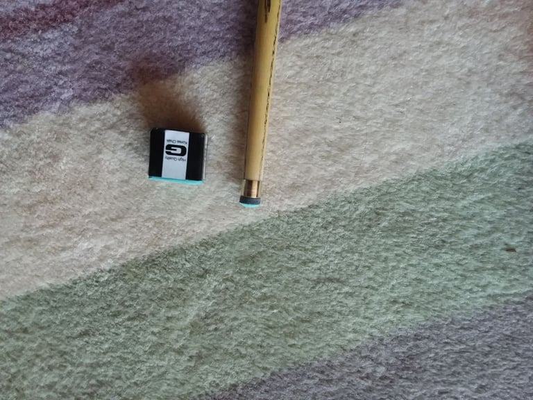 Snooker cue - 1 piece ash - cue extender - mini butt and 2 x 1 piece black alluminium clasp case