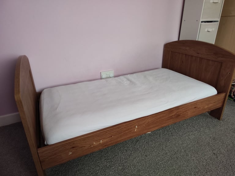 Mamas and Papas cot / cotbed and mattress 