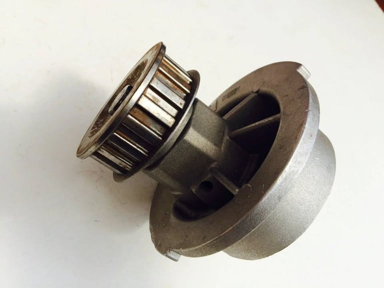 Water Pump Opel Ascona, Corsa, Kadett, Manta. Vauxhall Astra, Cavalier - QCP2471