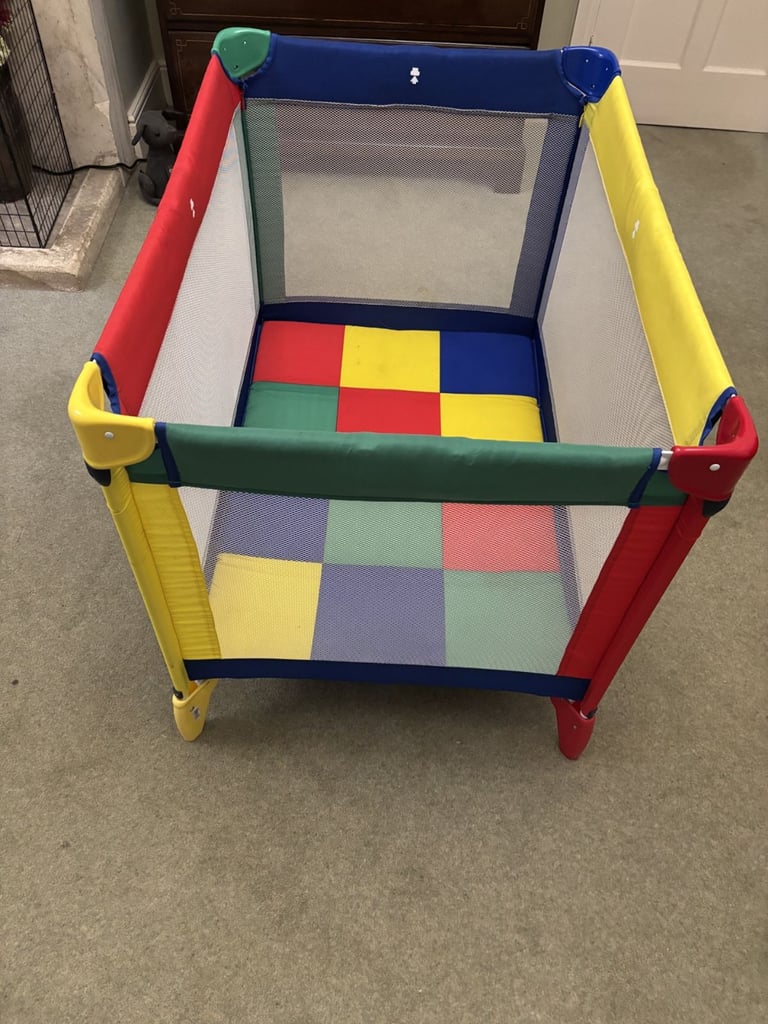 Graco Pack 'N' Play playpen, high quality, clean, folds easily, great condition 