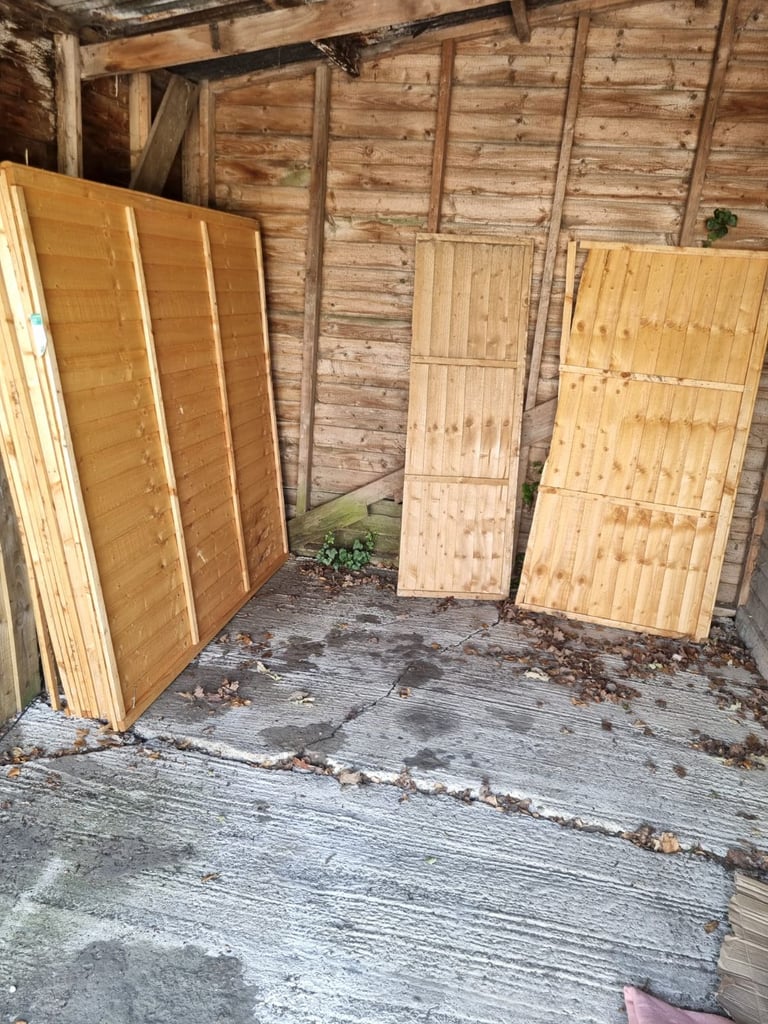 6x 6ft x6ft wickes Fence panels £25 each £150  possibly deliver local