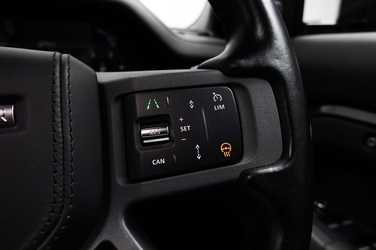 2022 Land Rover Defender 110 3.0 D300 MHEV X-Dynamic HSE SUV 5dr Diesel Auto 4WD Euro 6 (s/s) (30...