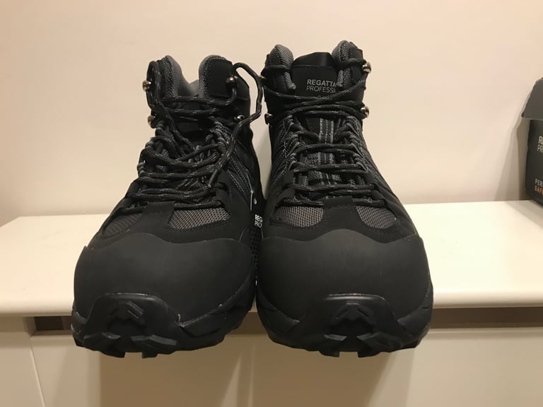 Regatta safety boots size 9.