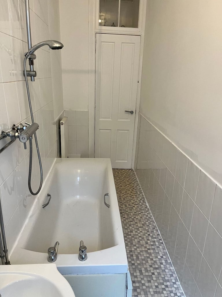 Attractive One Bed 1st Floor Unfurnished Flat in Partick, ideal for West End