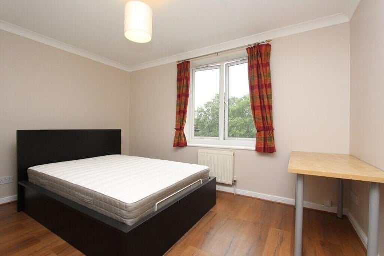 Tower Bridge Double Room Available NOW Couples accepted 0 deposit available