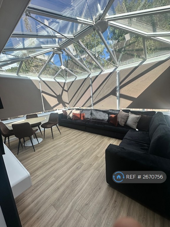 8 bedroom house in Harlaxton Drive, Nottingham, NG7 (8 bed) (#2670756)