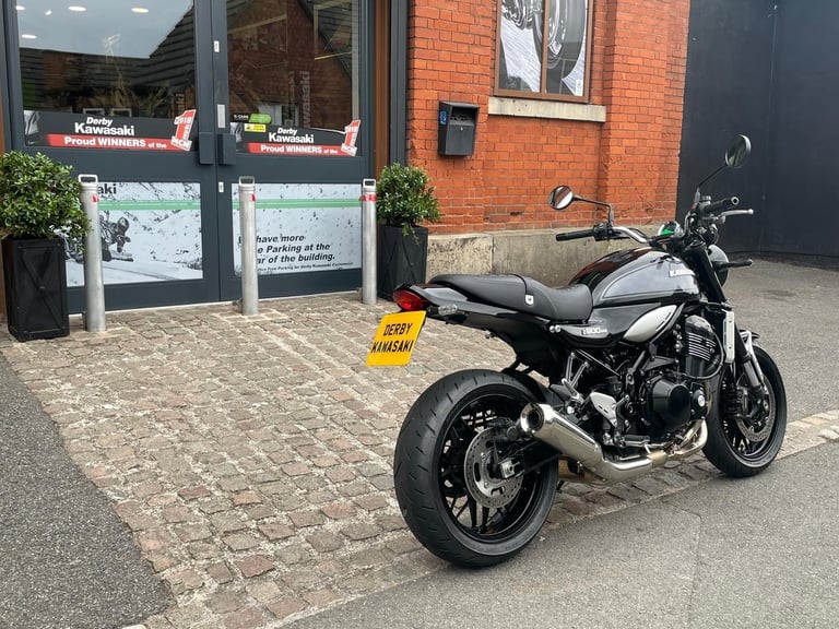 2022 Kawasaki Z900RS retro style motorbike - Custom painted
