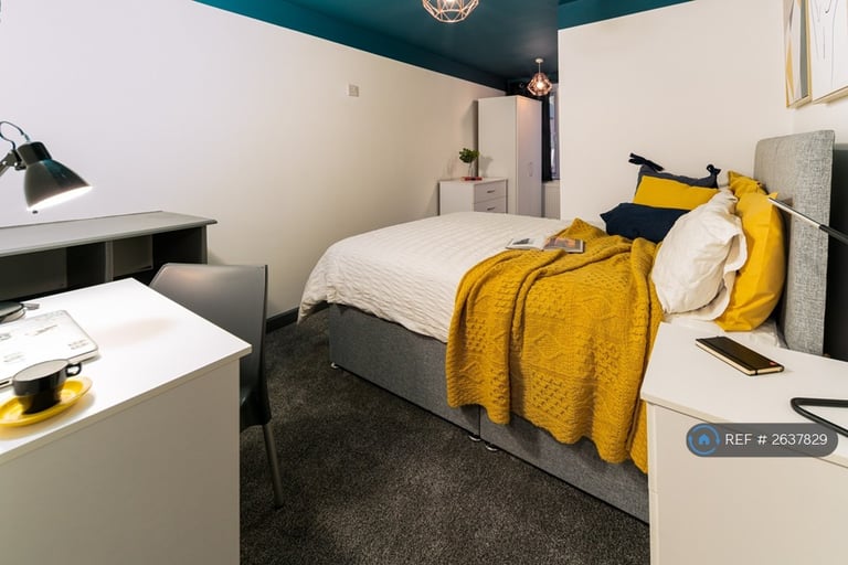 1 bedroom in Sharples Hall Street, Oldham, OL4 (#2637829)