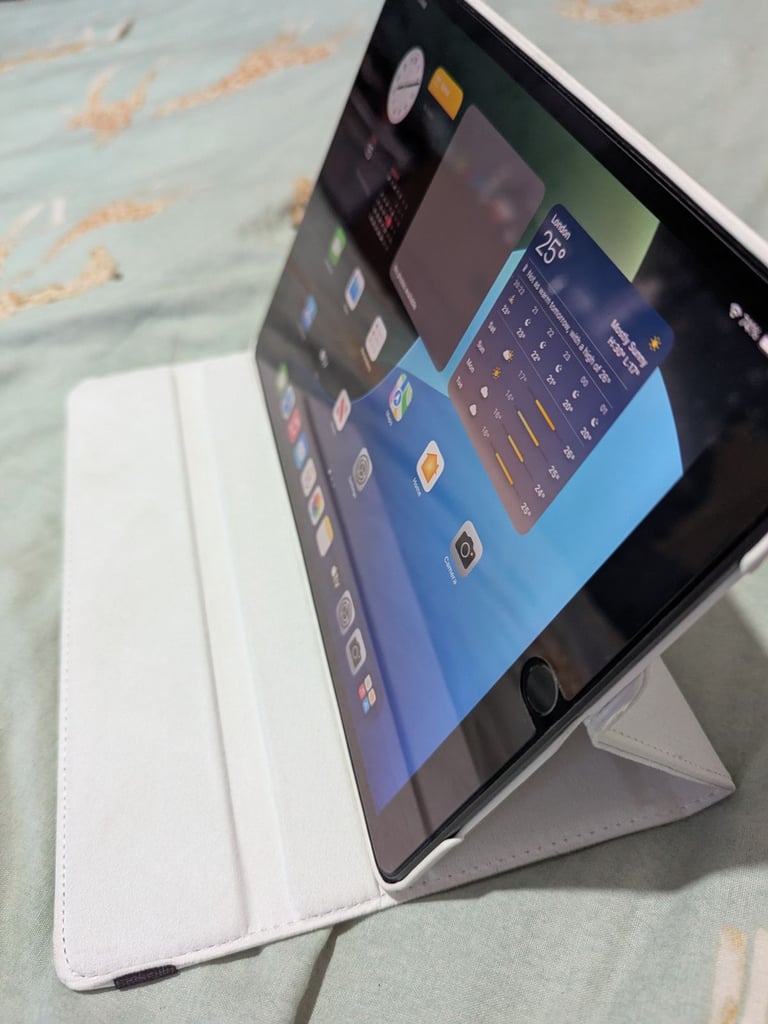 APPLE IPAD AIR 3RD GEN 64GB 10.5 inch WIFI TABLET INC SCREEN PROTECTOR + CASE LATEST IOS 18.7