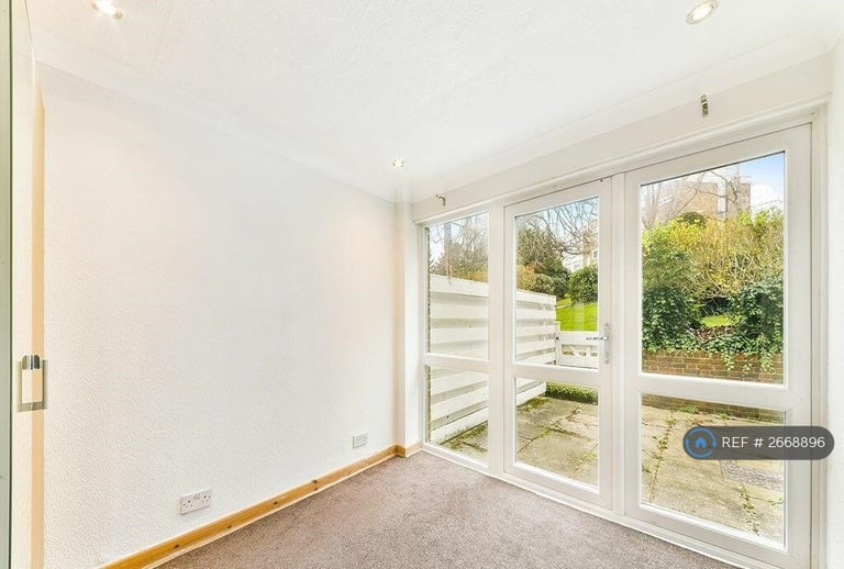 4 bedroom house in Chichele Gardens, Croydon, CR0 (4 bed) (#2668896)