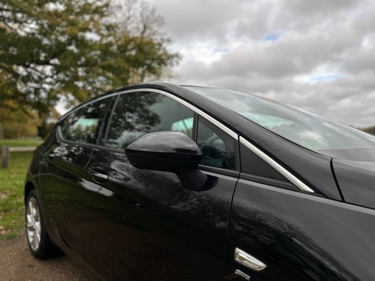 2017 Vauxhall Astra 1.4T 16V 150 SRi Nav 5dr Auto HATCHBACK Petrol Automatic