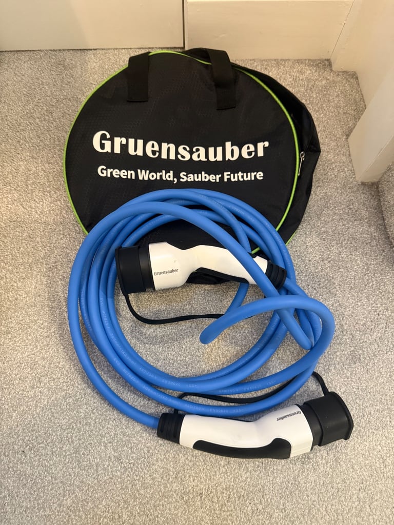 Type 2 EV charging cable, 32 Amp, single phase, 7.2KW, 5M in length with carry case- used once