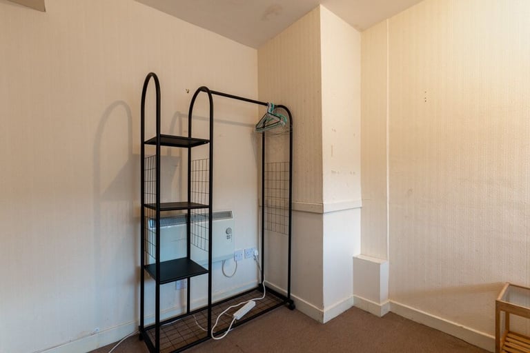  Fantastic, 3 bedroom, HMO flat over two levels, near the Pleasance – available NOW