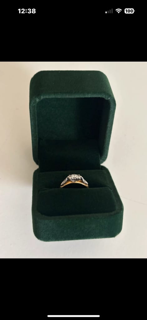 image for Gorgeous 18ct Gold Engagement or Dress Ring.
