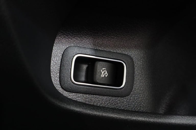 2021 Mercedes-Benz CLA 1.3 CLA180 AMG Line (Premium Plus 2) Coupe 7G-DCT Euro 6 (s/s) 4dr Saloon ...