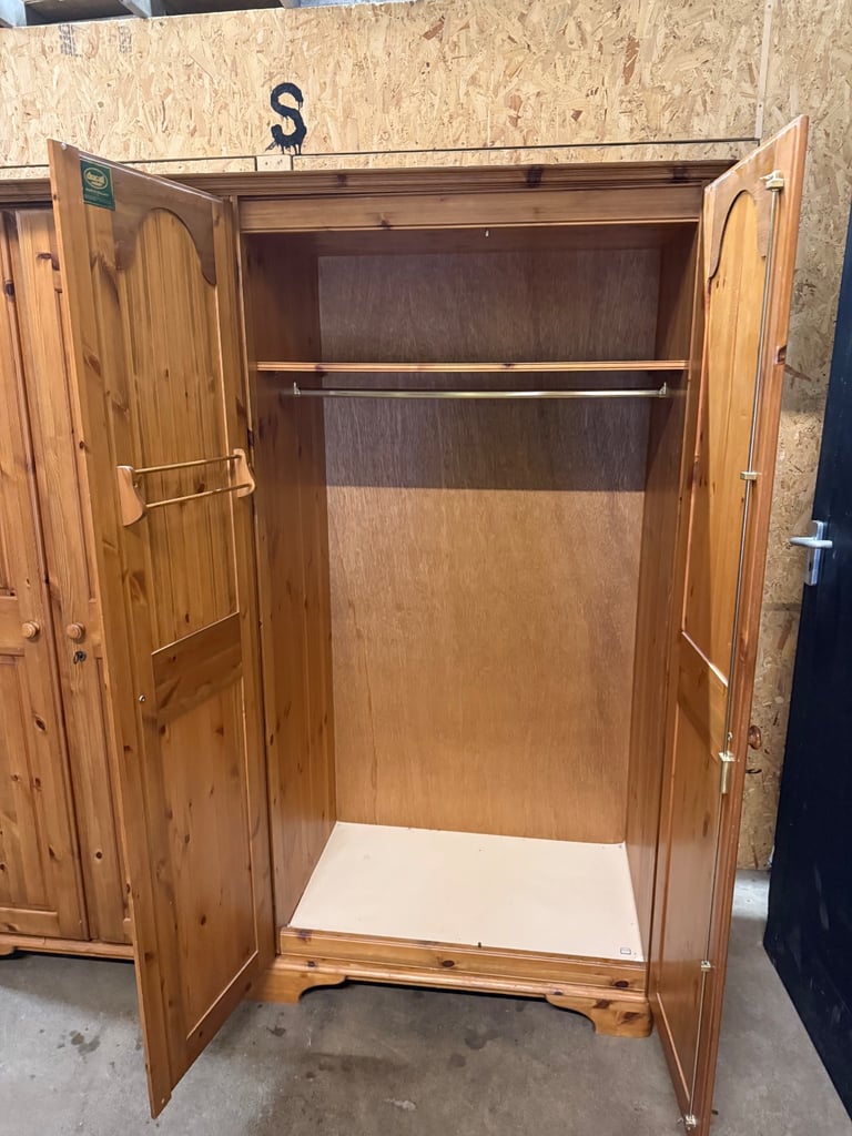 Ducal Pine Large Wardrobe 4 Door Hanging Rail & Shelves