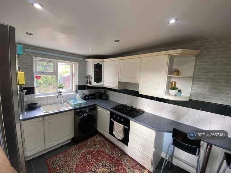 2 bedroom house in Nelson Close, Uxbridge, UB10 (2 bed) (#2667484)