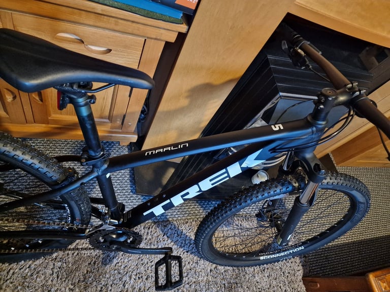 TREK MARLIN 5 (brand new)