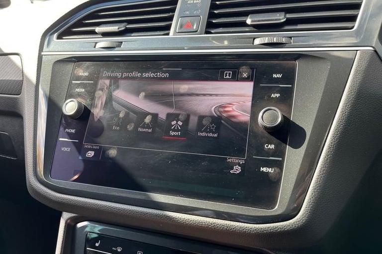 2021 Volkswagen Tiguan 2.0 TDI R-Line 5dr DSG ** Touch Screen Navigation - USB / Bluetooth Connec...