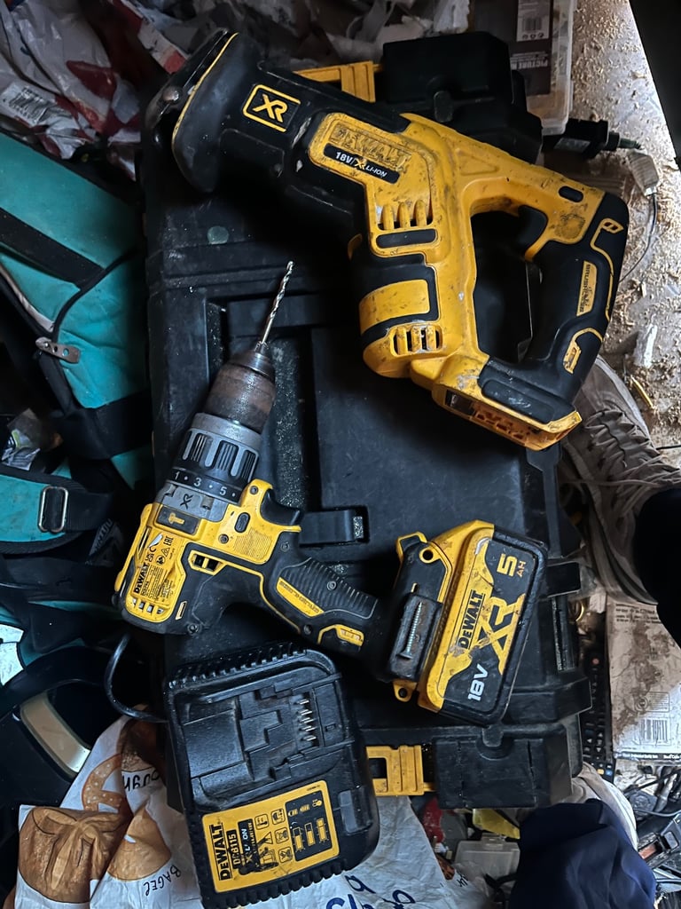 Dewalt xr set x2 5ah battery’s and xr charger 