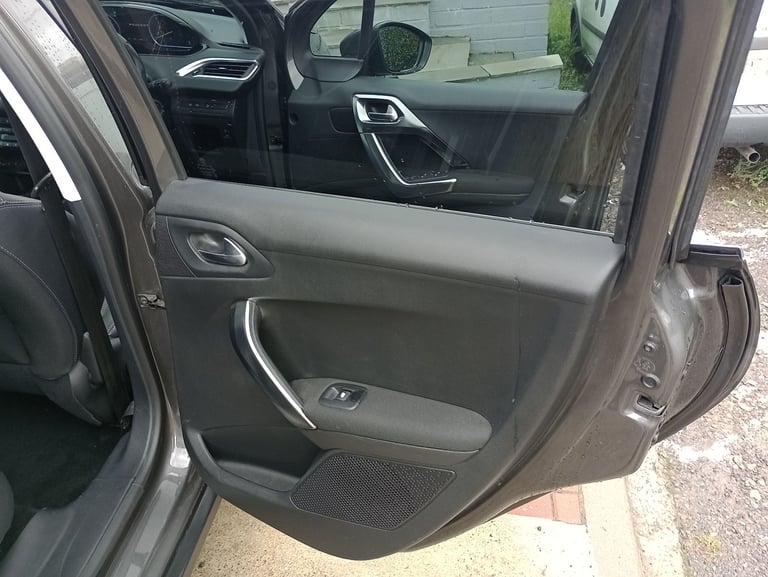 Peugeot, 2008, Hatchback, 2017, Manual, 1199 (cc), 5 doors