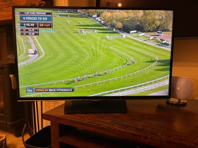 32 inch Samsung HMDI smart TV excellent condition