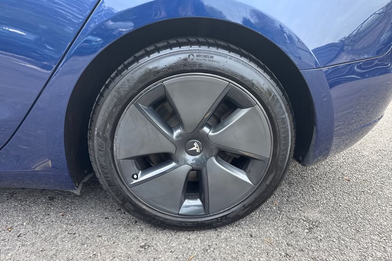 2021 Tesla Model 3 (Dual Motor) Long Range Auto 4WDE 4dr Saloon ELECTRIC Automatic