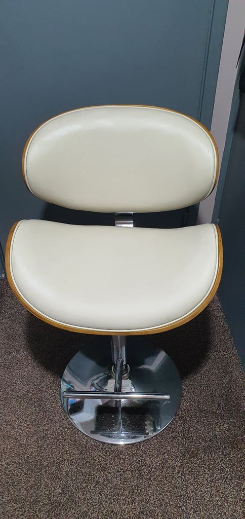 image for Ajustable gas stool 