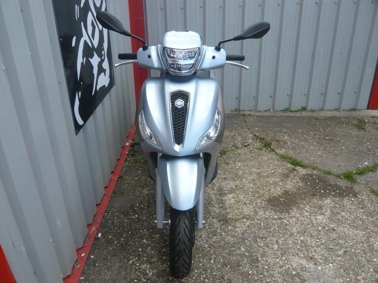Piaggio Medley 125 2024 SCOOTER LEARNER LEGAL MOPED 50 VISION R RR CB MT YS YBR