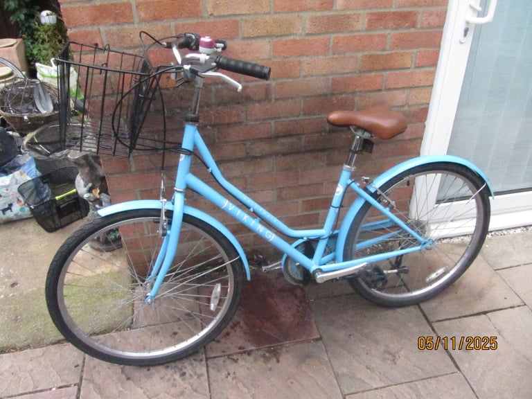 ladies 6 speed viking belgravia with basket bike in very good condition just had service.