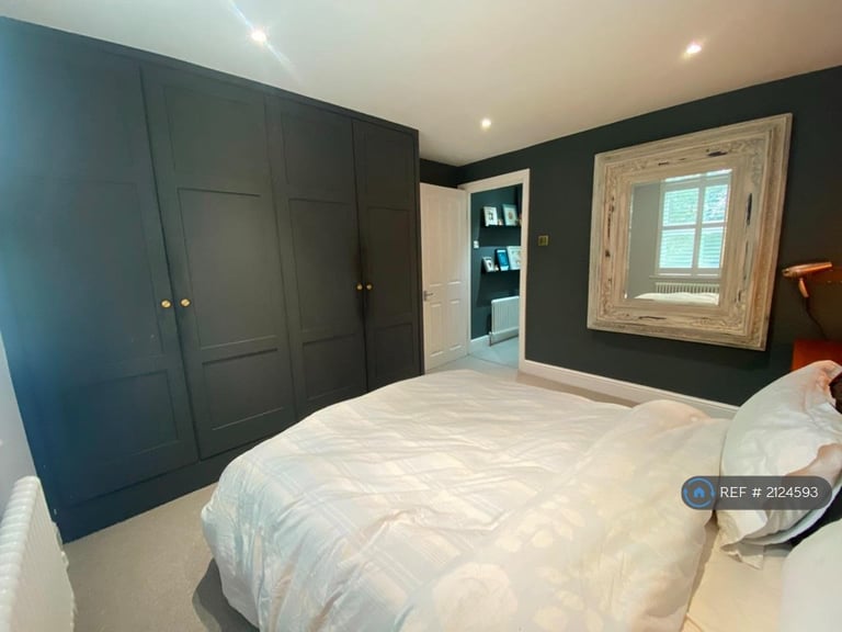 2 bedroom flat in Streatham, London, SW16 (2 bed) (#2124593)