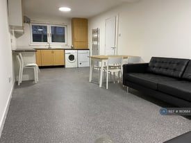 4 bedroom flat in Fisher Court, Glasgow, G31 (4 bed) (#1613684)