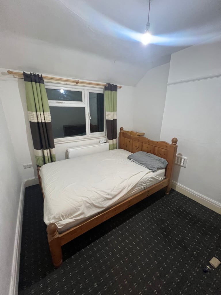 Rooms available in a two bed flat Sherwood 