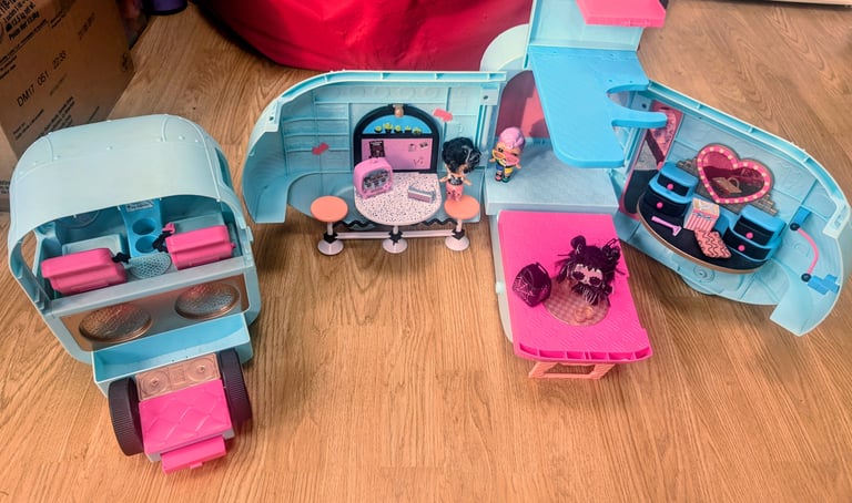 Lol campervan with a few dolls and a pet