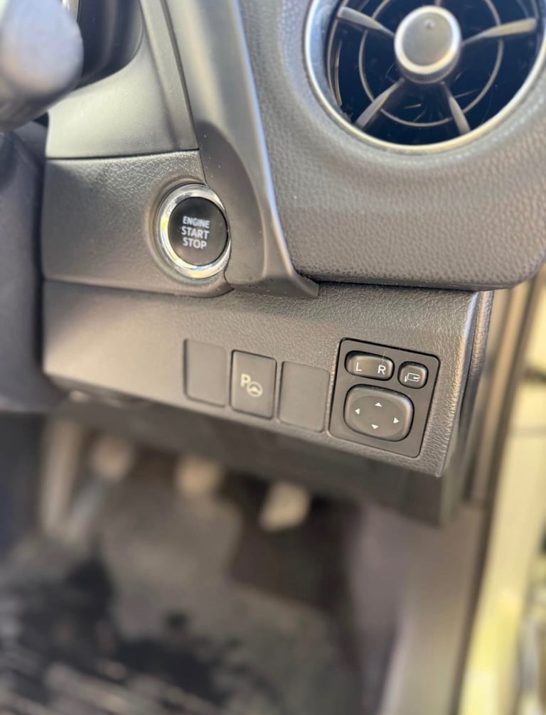 Toyota, AURIS, Hatchback, 2016, Manual, 1598 (cc), 5 doors