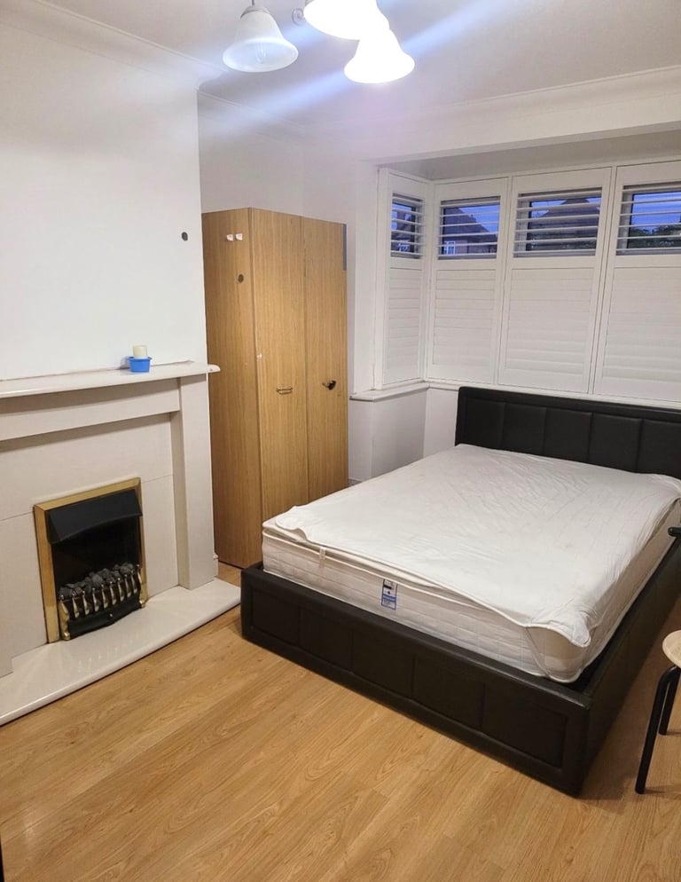 (Not a studio)Double room including bills for single occupancy or couple welcome postcode TW19 7AJ